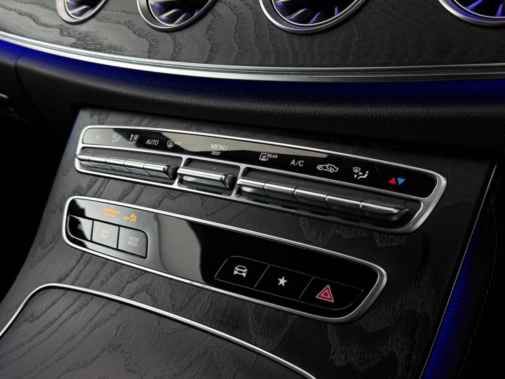 Mercedes-Benz E-Class view 23
