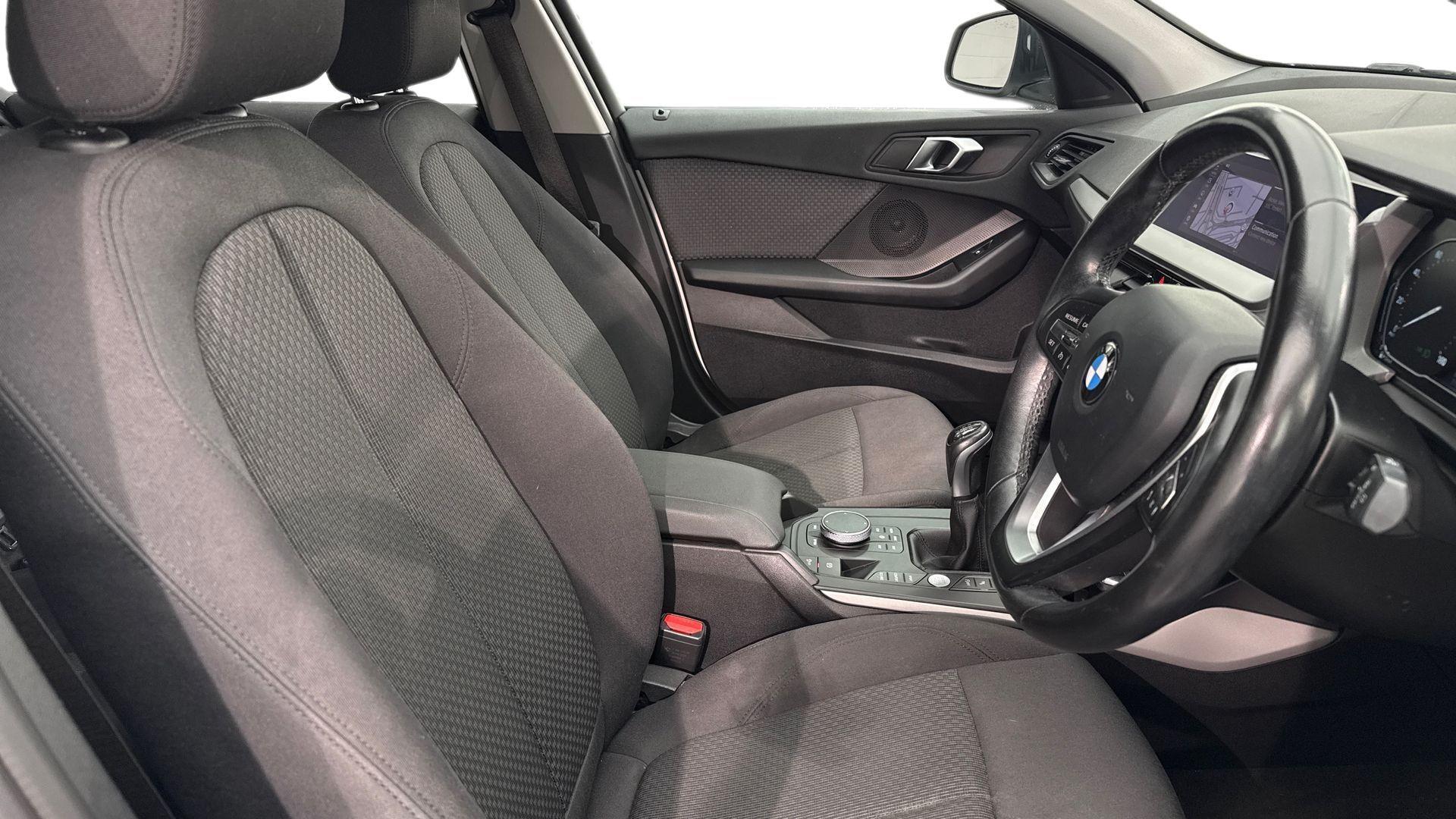 BMW 1 Series view 11