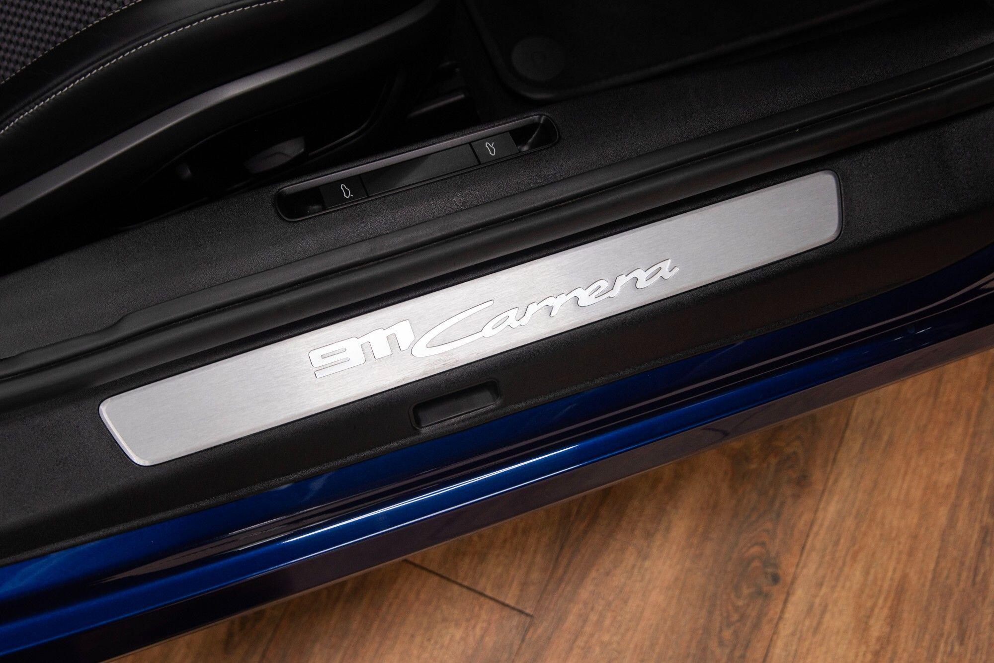 Porsche 911 view 7