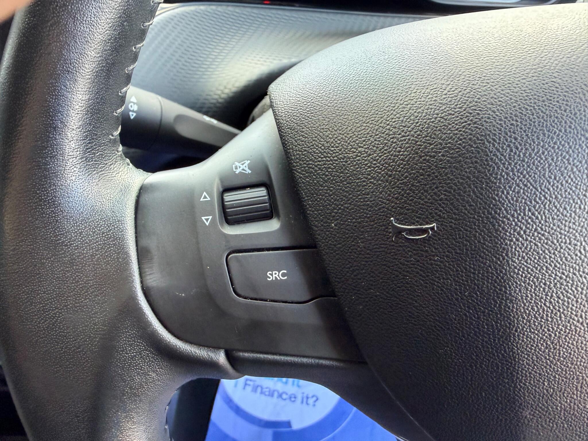 Peugeot 208 view 28
