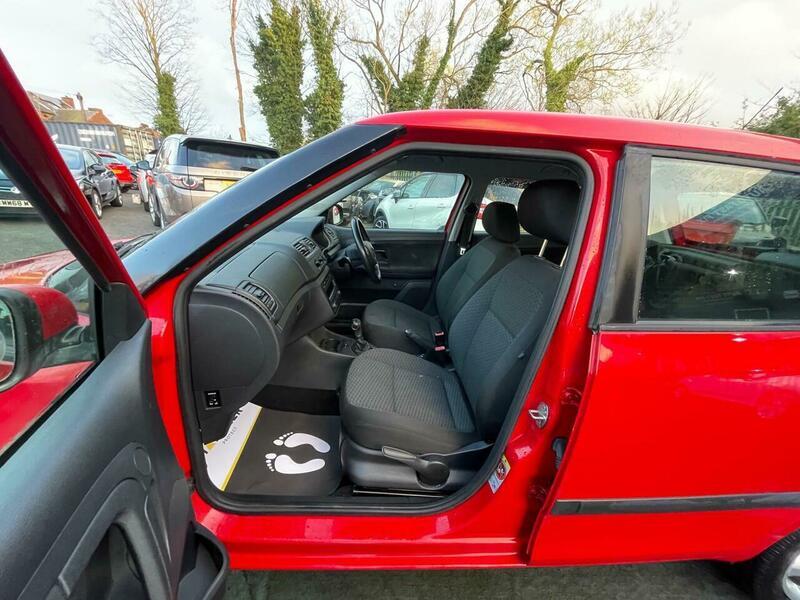 2010 Skoda Fabia image 35