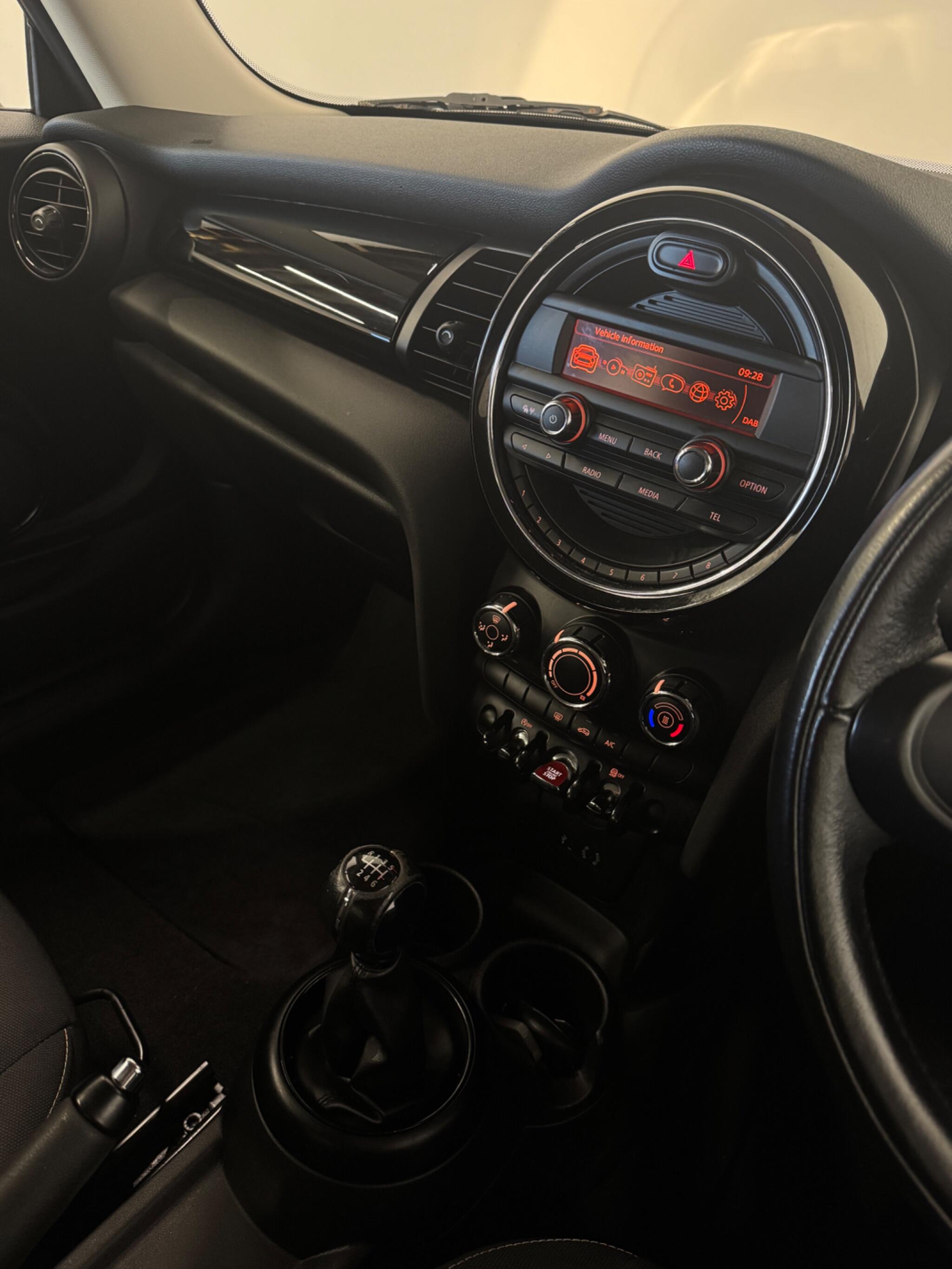Mini Hatch view 16
