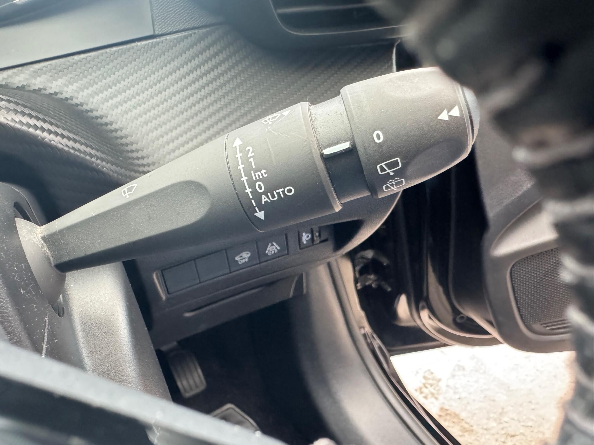 Peugeot E-208 view 35