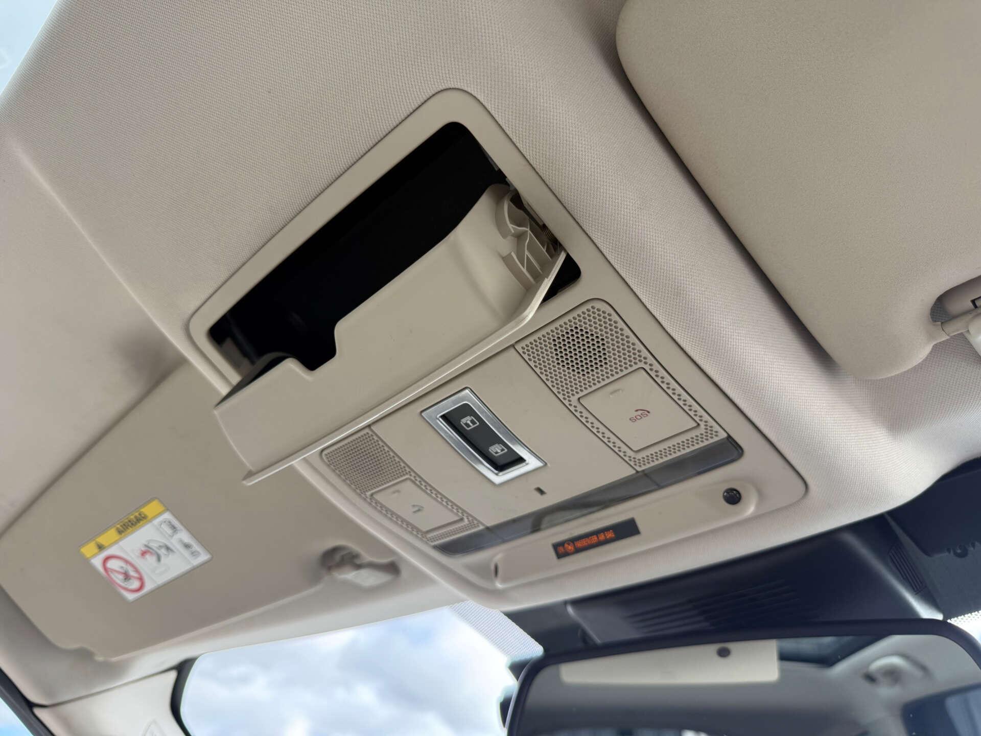 Land Rover Discovery Sport view 48