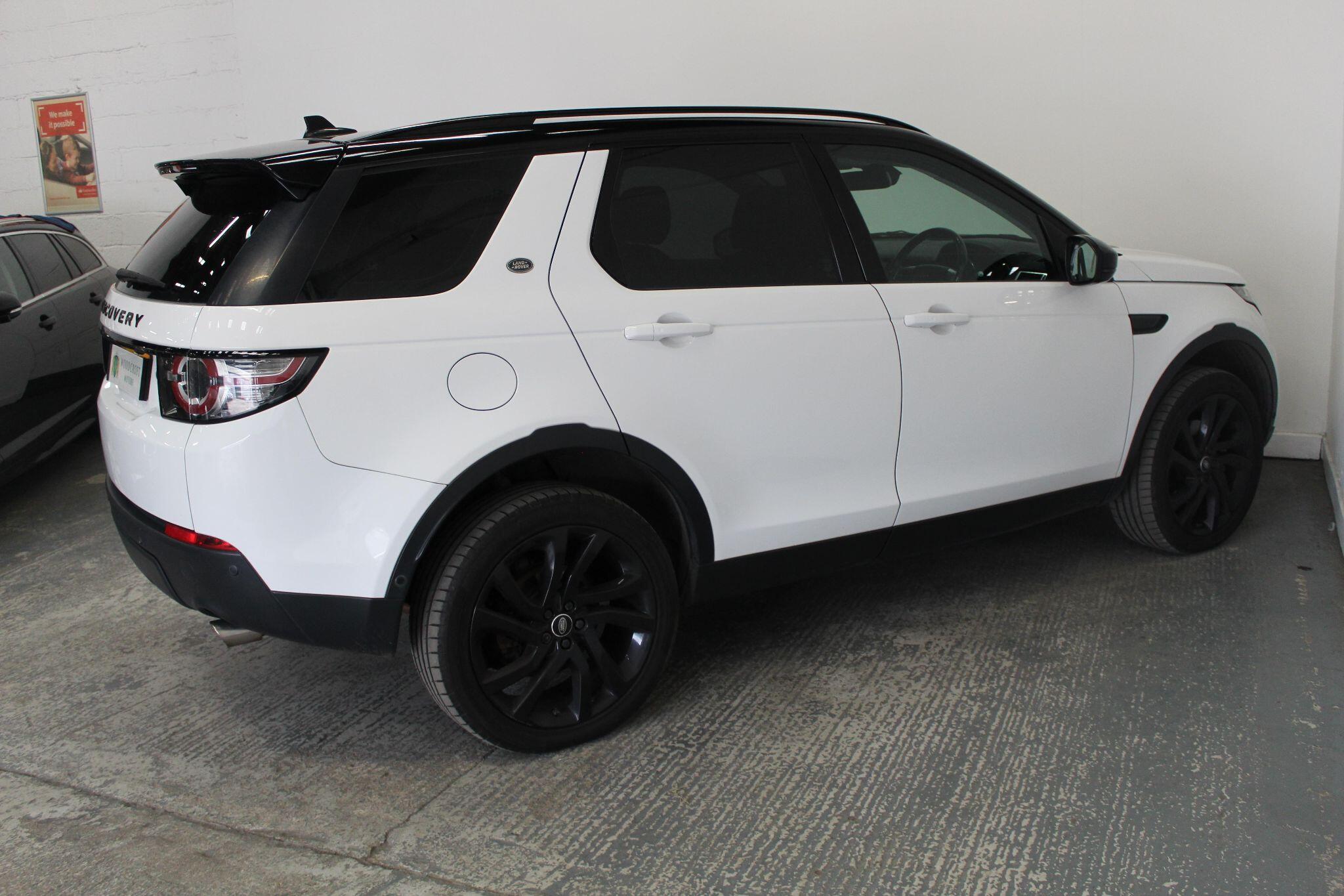 Land Rover Discovery Sport view 11