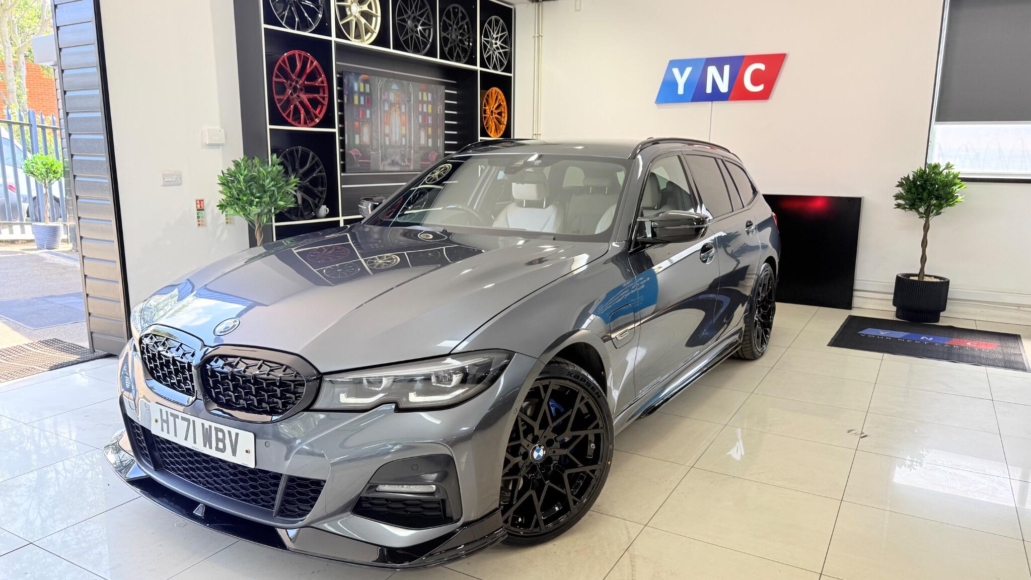 BMW 3 Series view 3