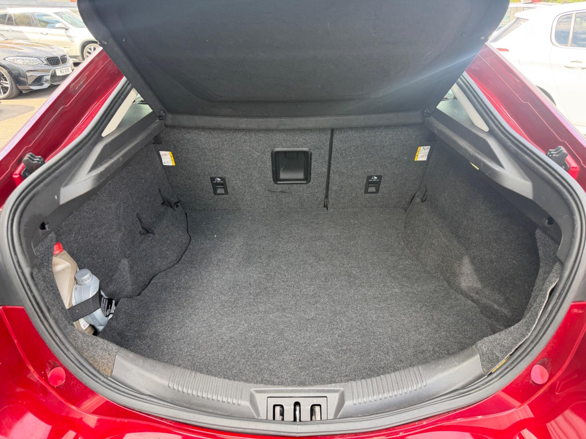 Ford Mondeo view 15