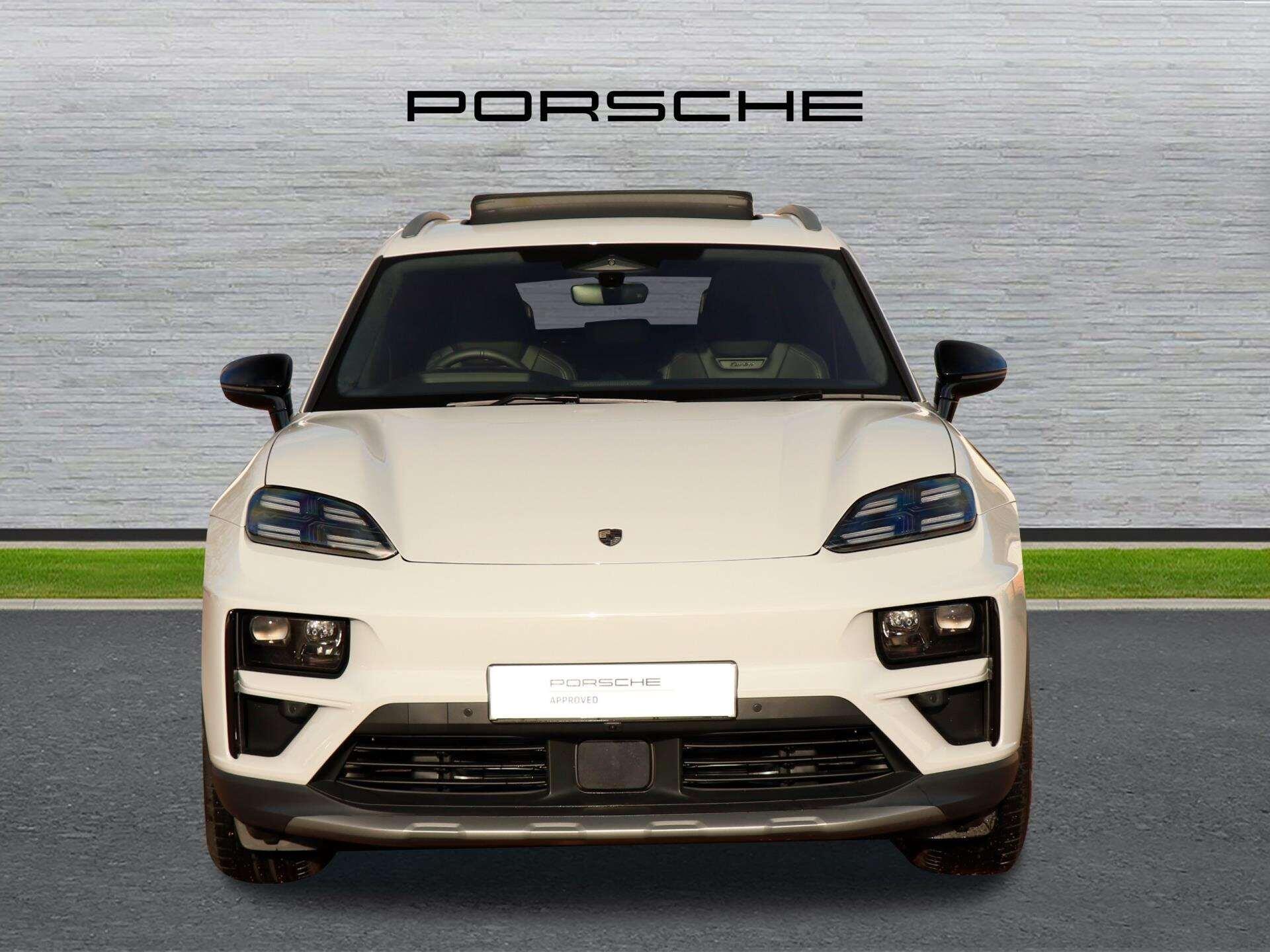 Porsche Macan view 8