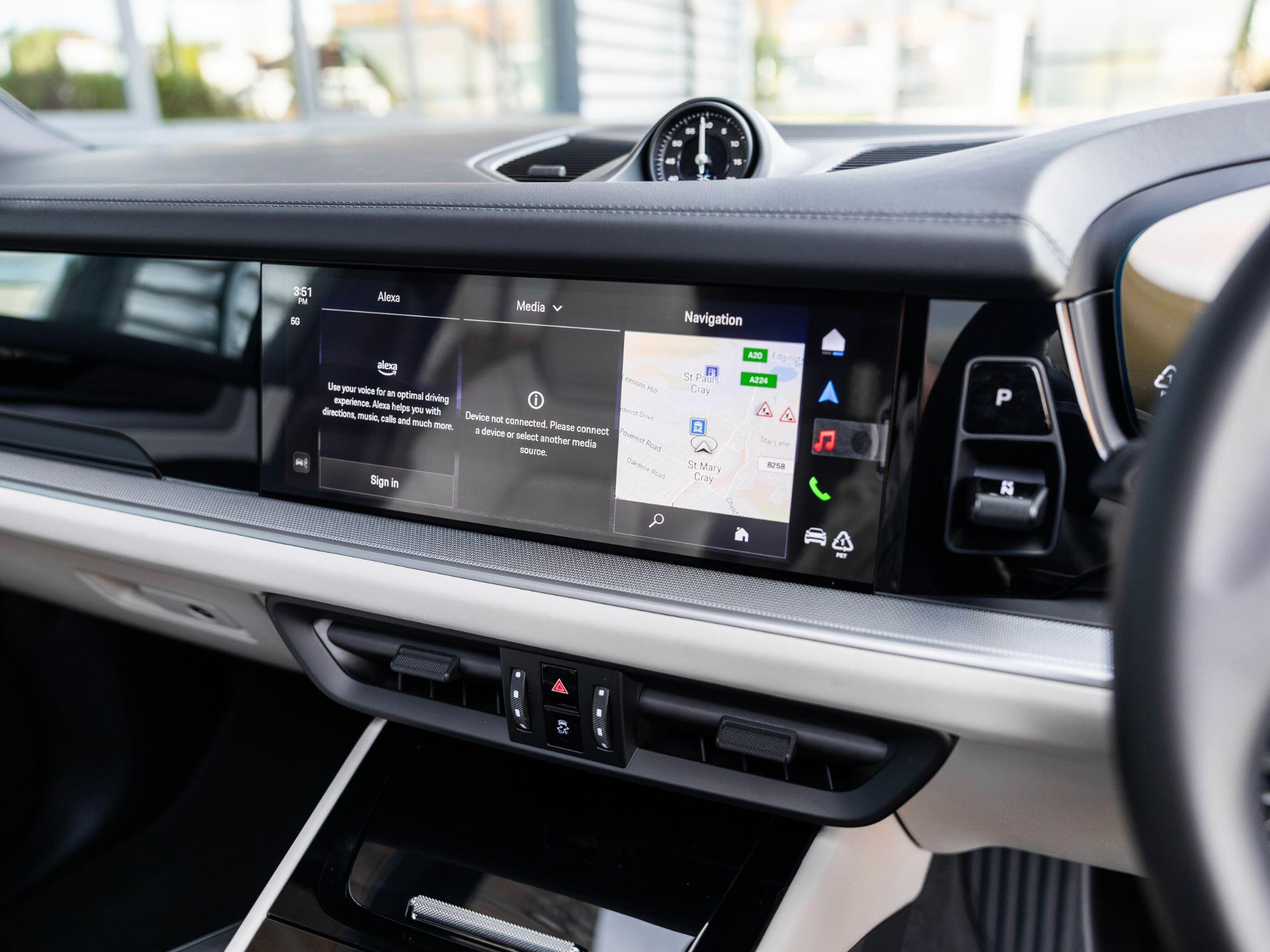 Porsche Cayenne view 37