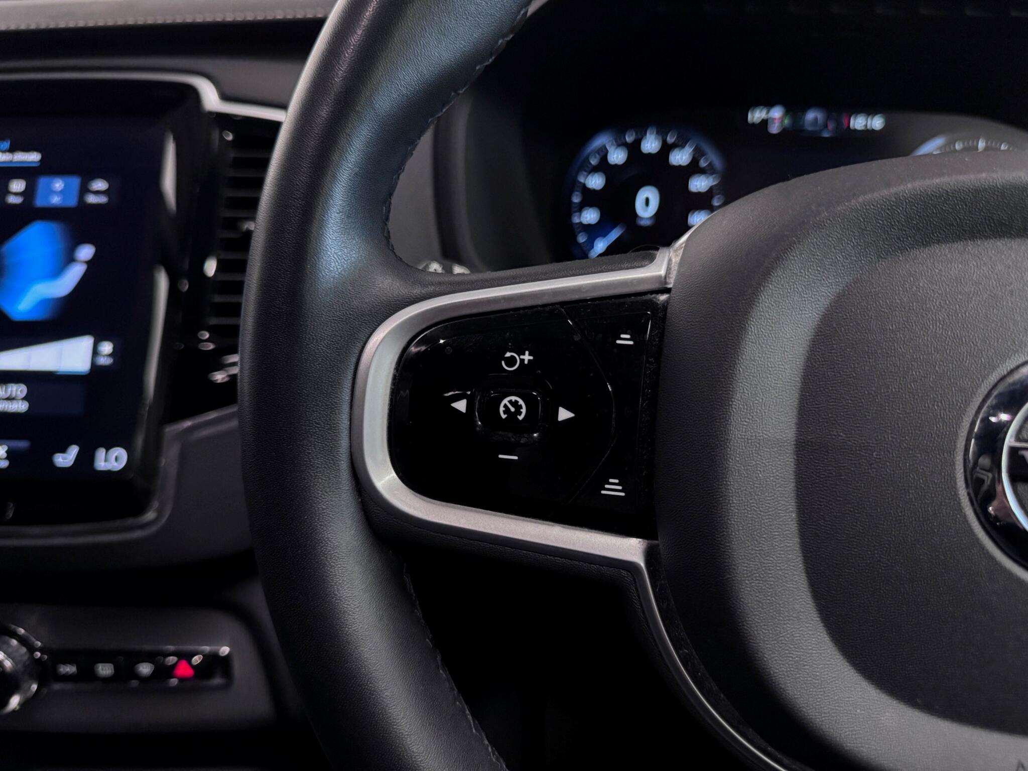 Volvo XC90 view 16
