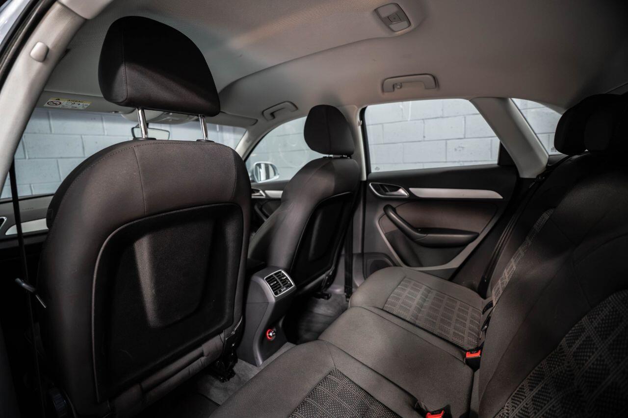 Audi Q3 view 19