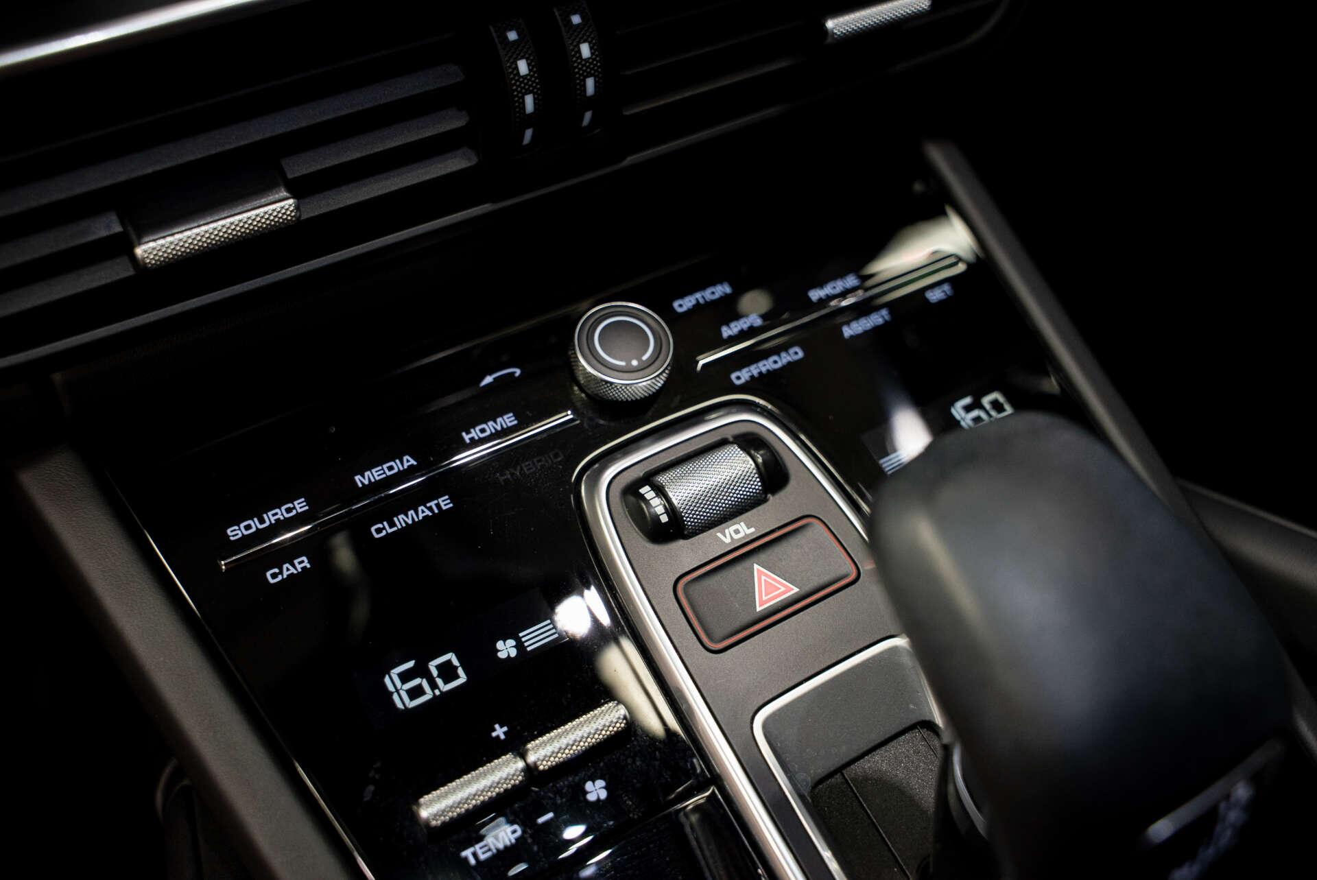 Porsche Cayenne view 14