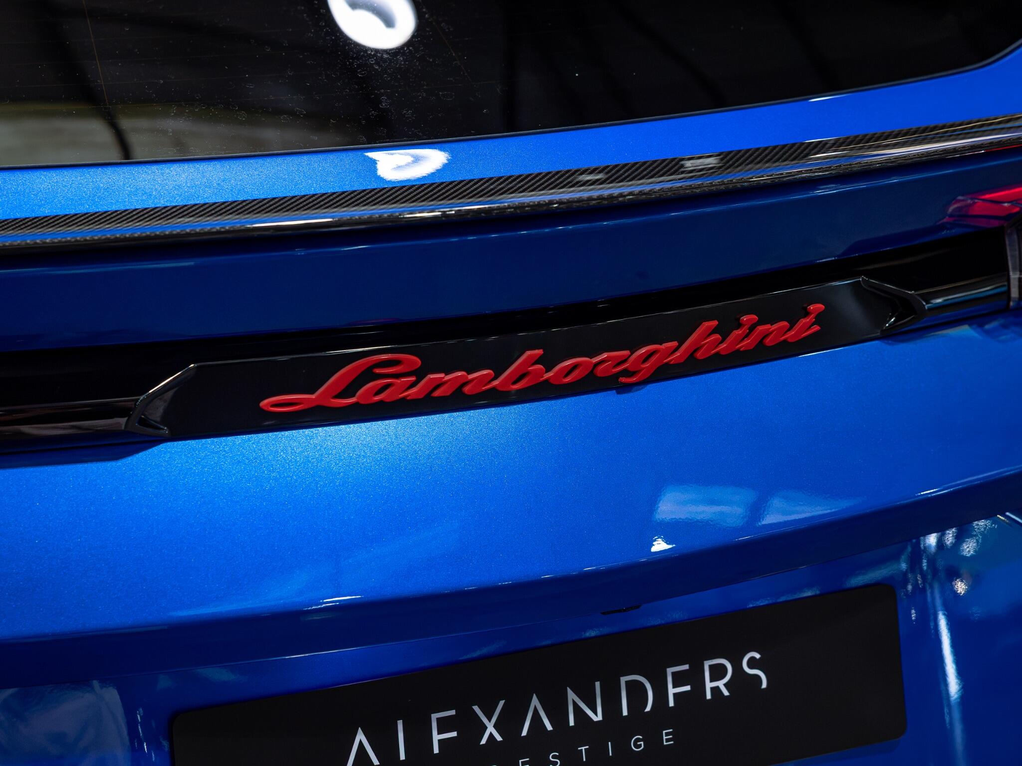 Lamborghini Urus view 18