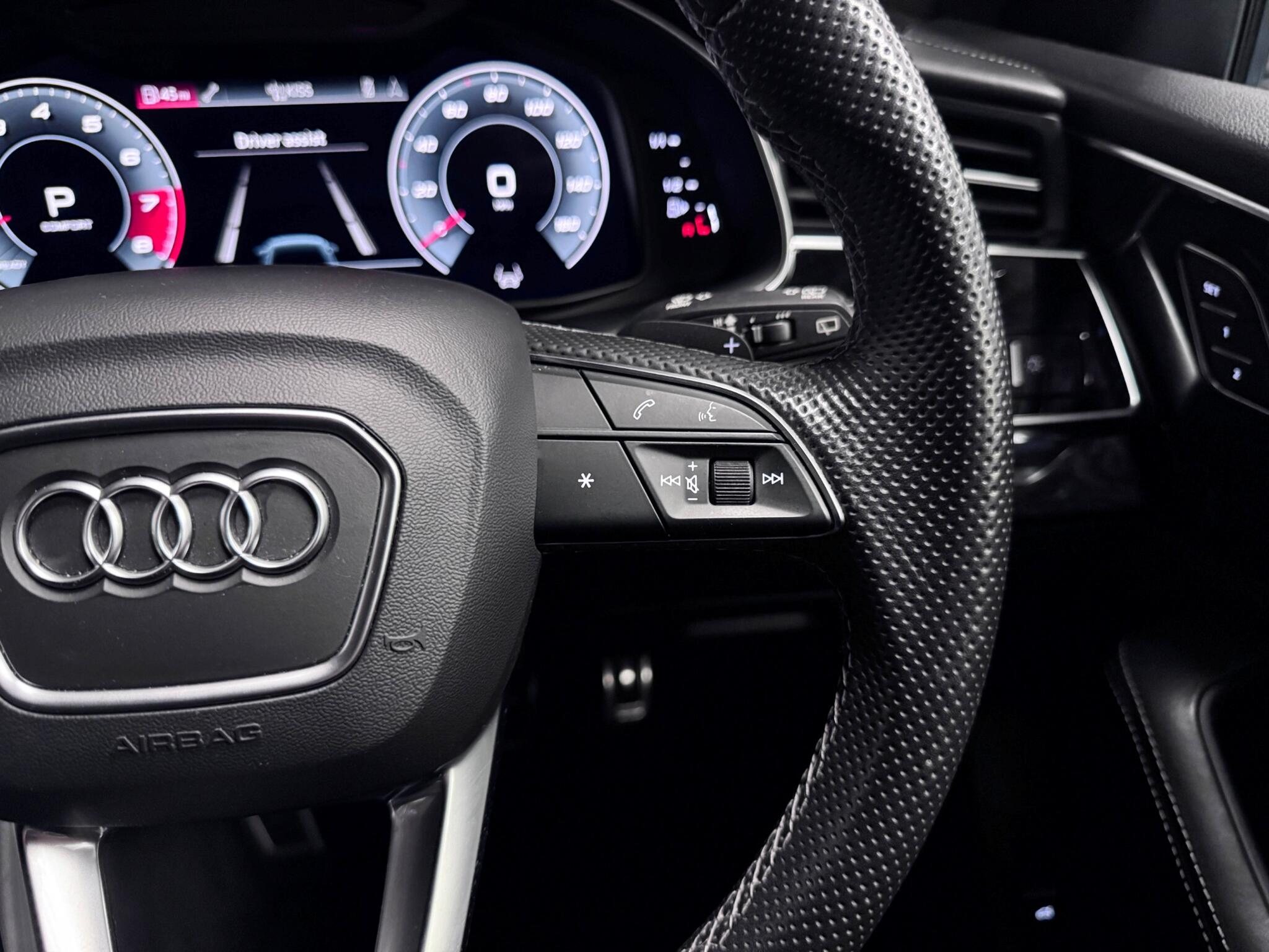 Audi SQ8 view 16