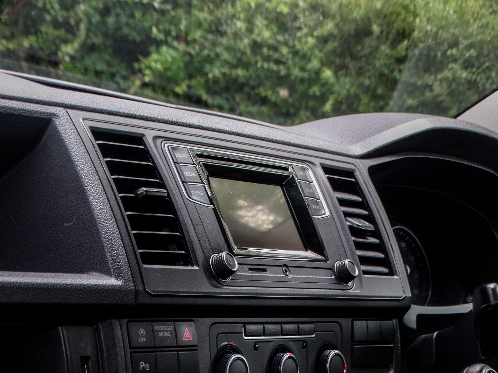 Volkswagen Transporter Shuttle view 18