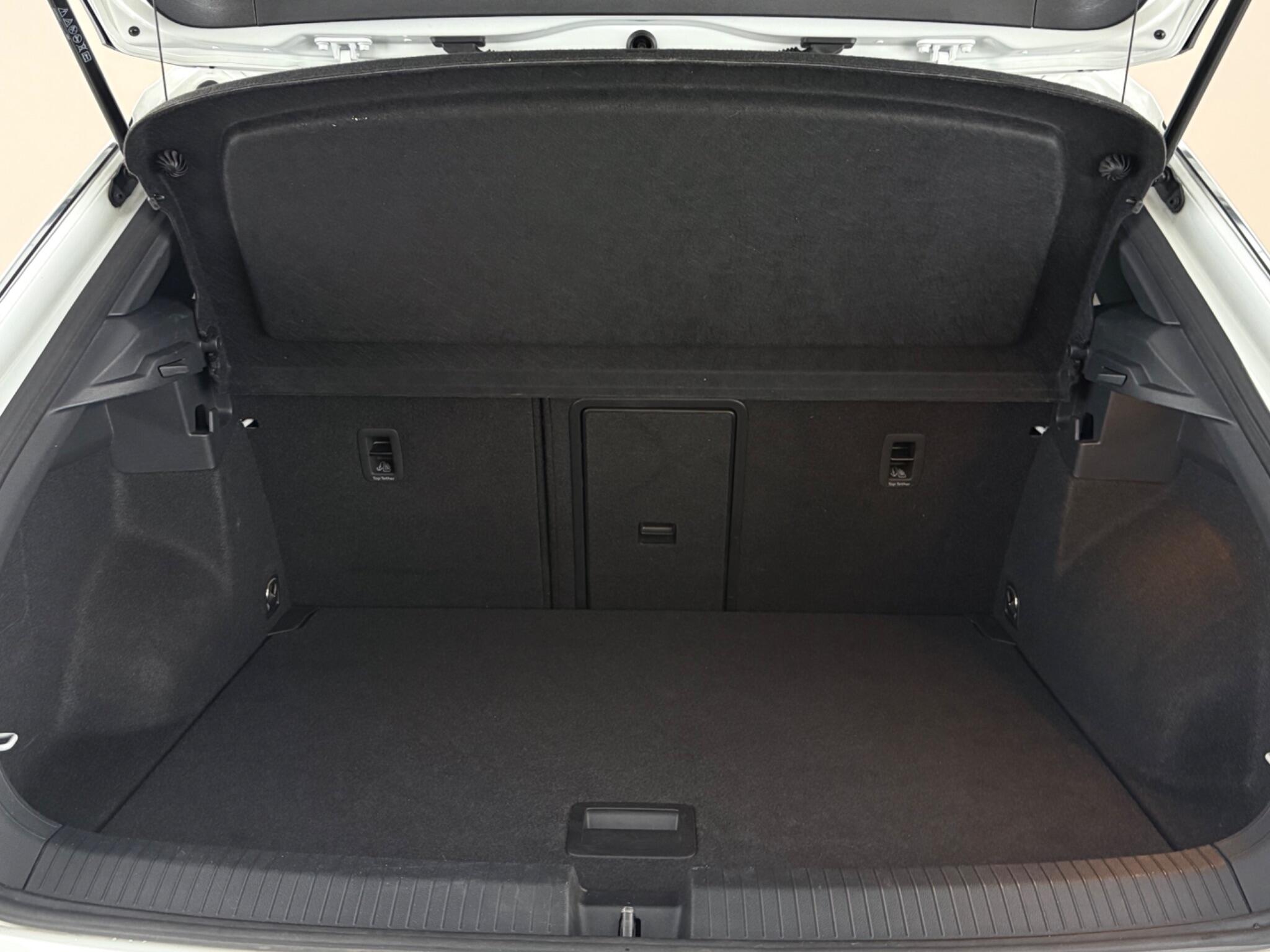 Volkswagen T-Roc view 10