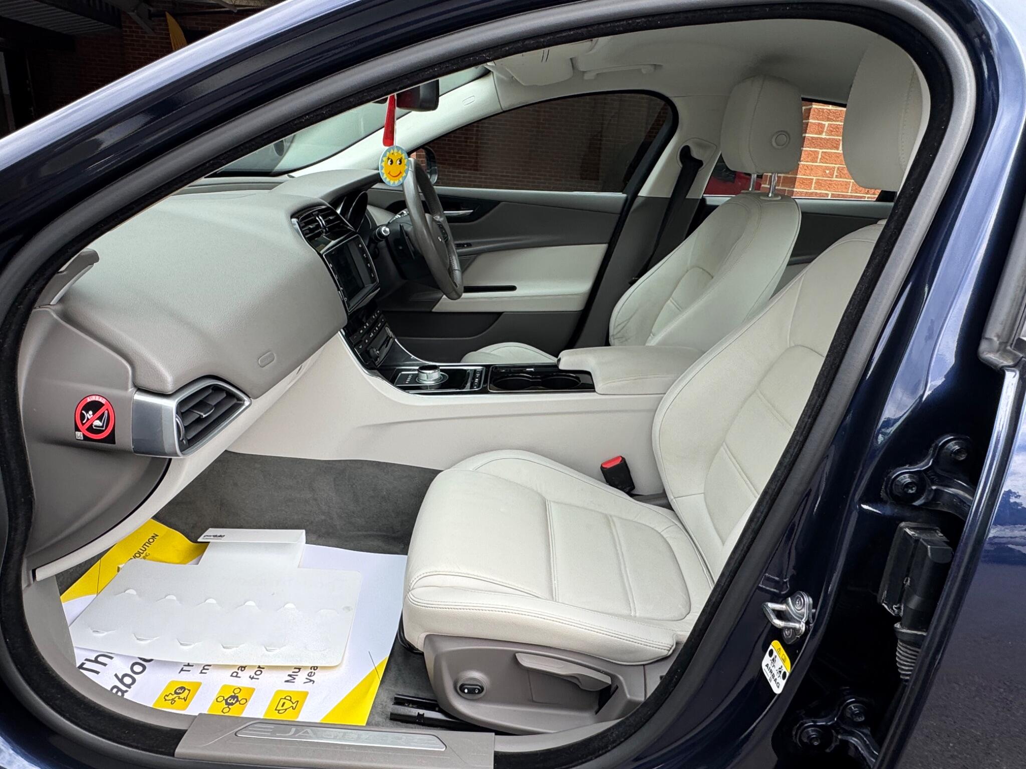 Jaguar Xe view 7