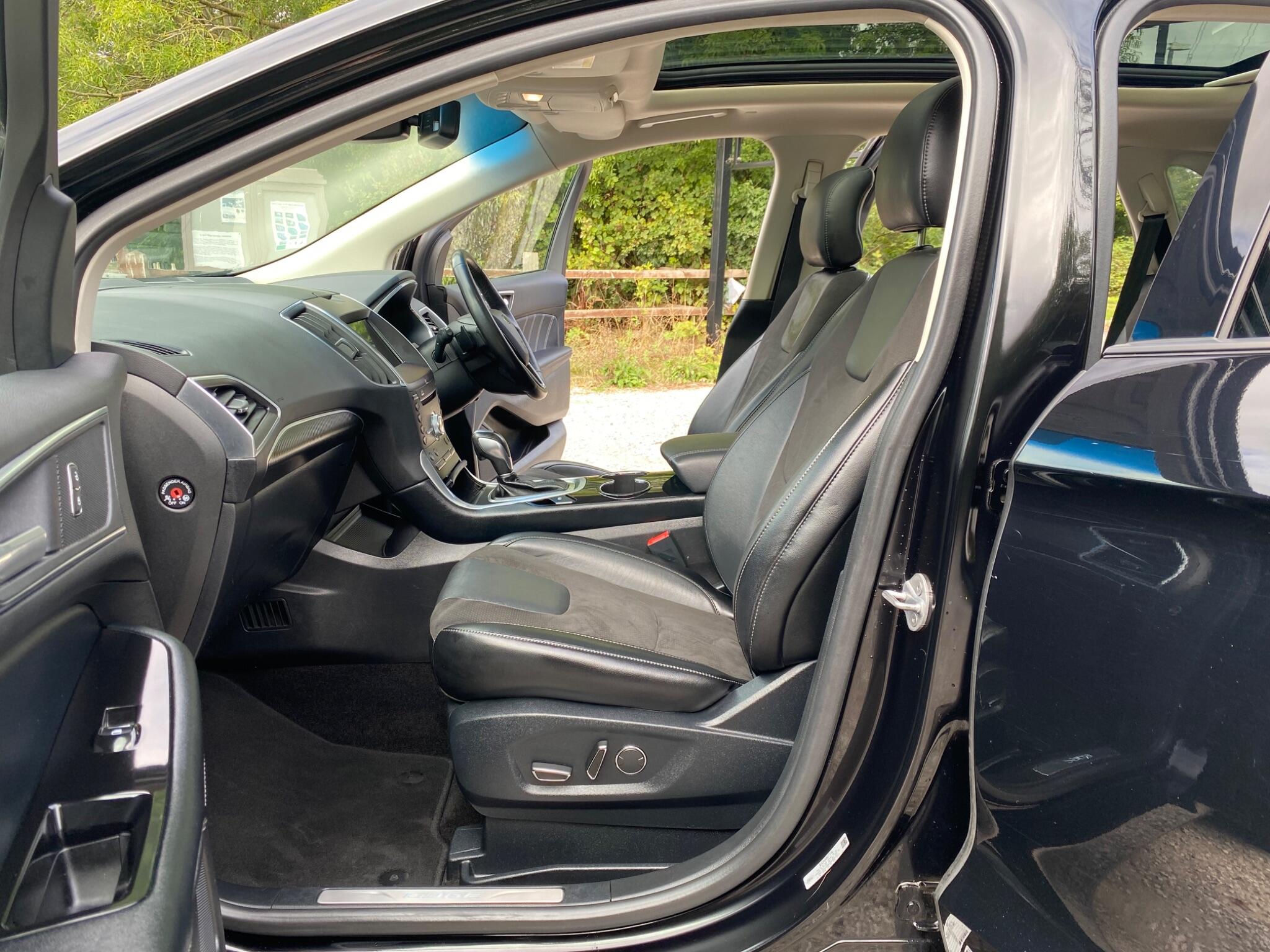 Ford Edge view 38