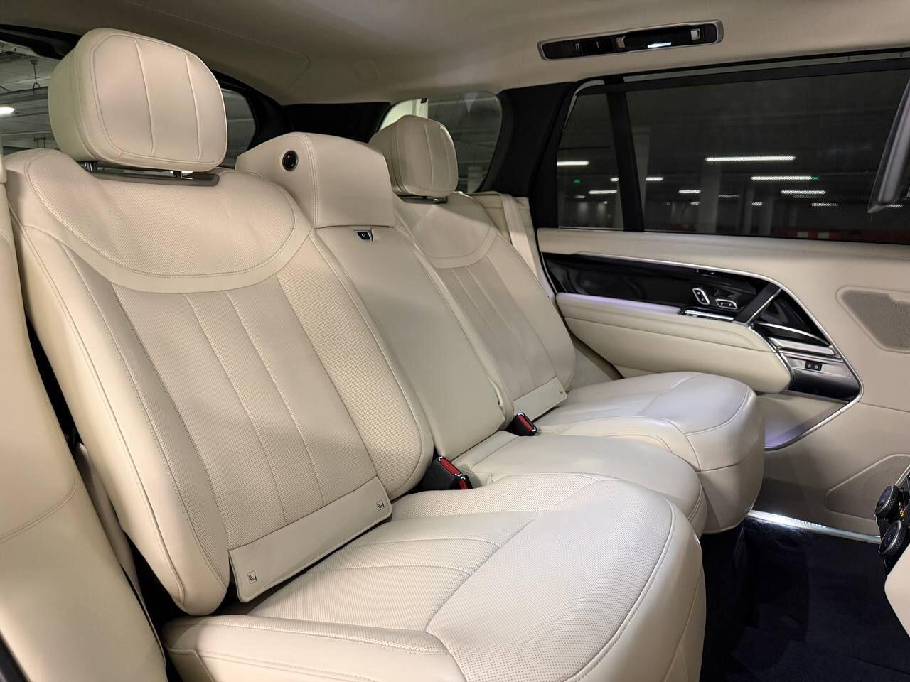 Land Rover Range Rover view 22