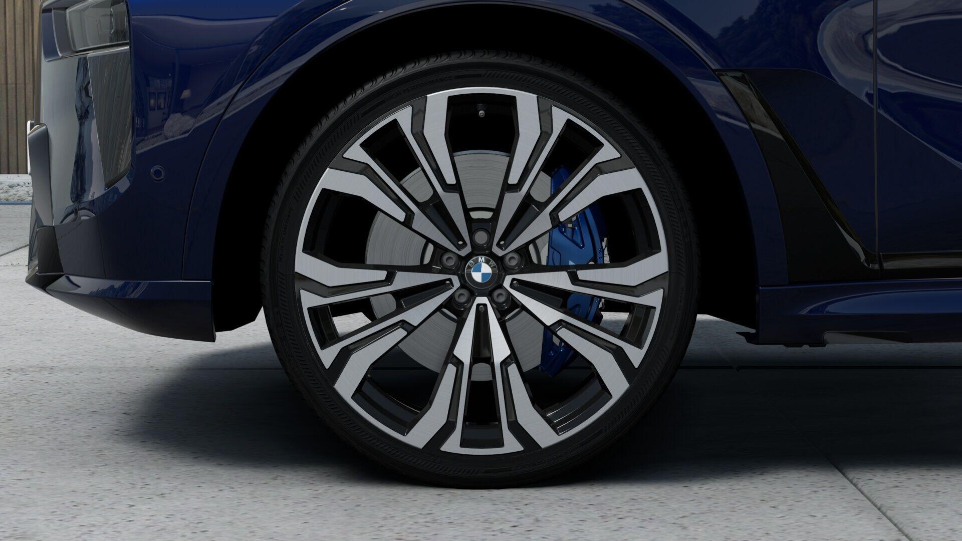 BMW X7 view 10