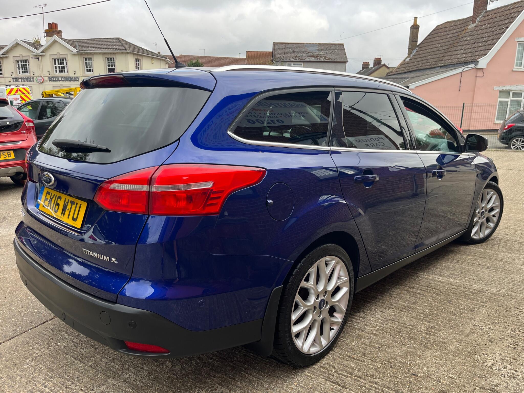 Ford Focus view 54