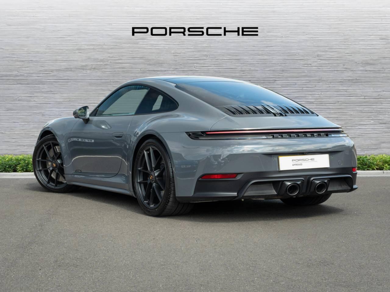 Porsche 911 view 3