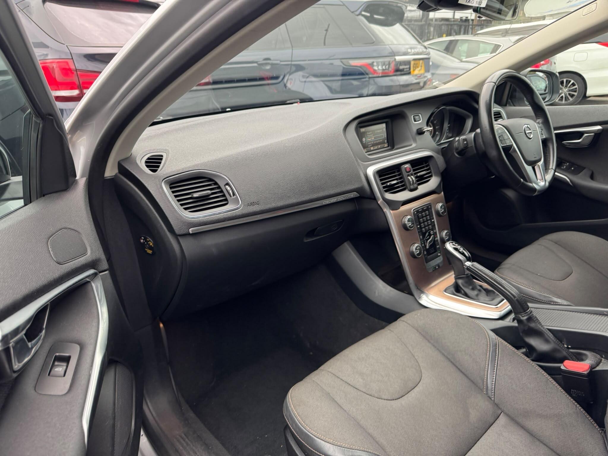 Volvo V40 Cross Country view 58