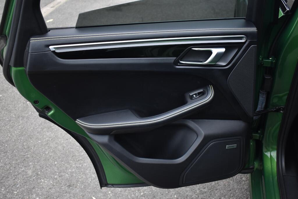 Porsche Macan view 55