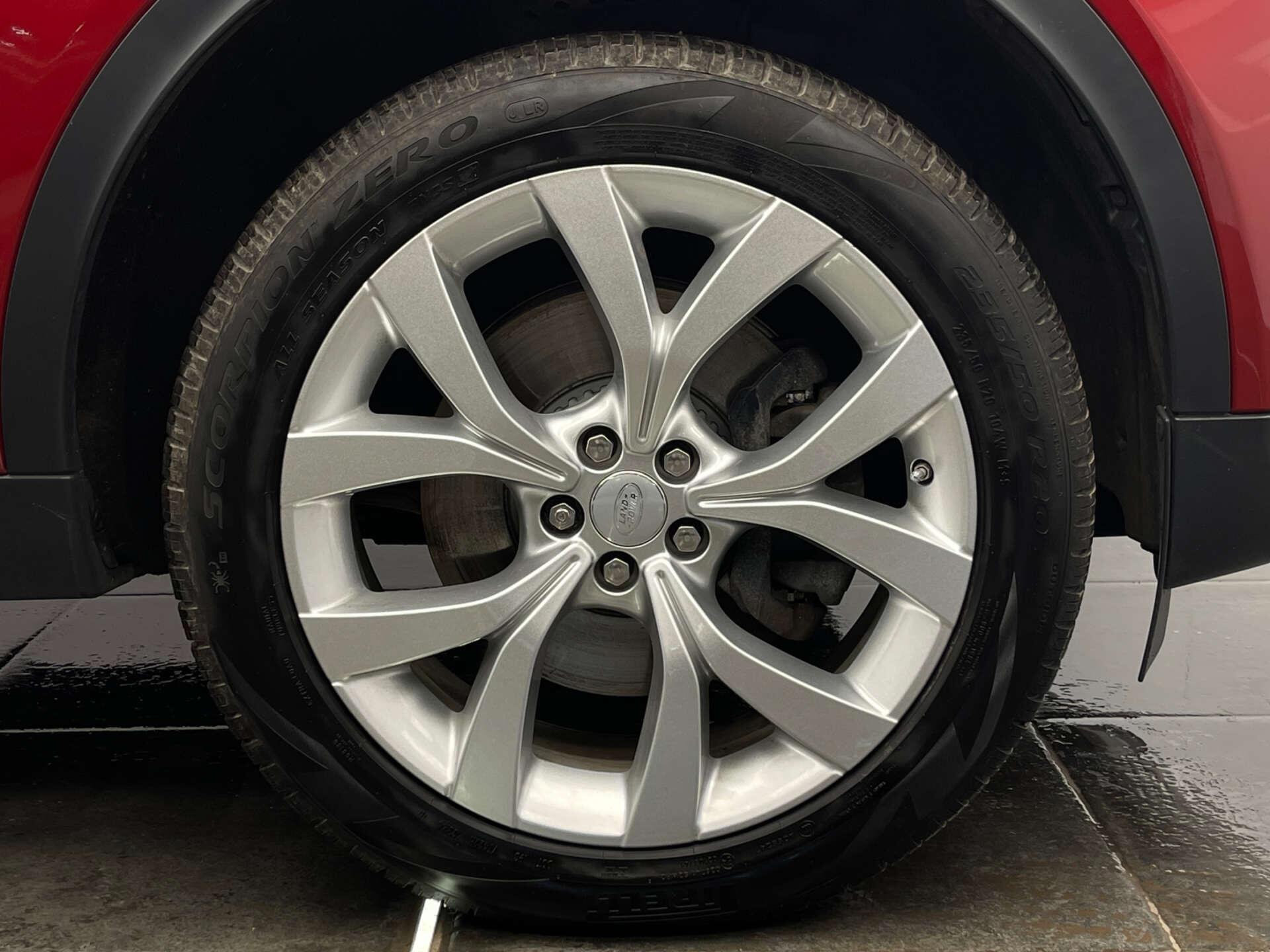 Land Rover Discovery Sport view 6
