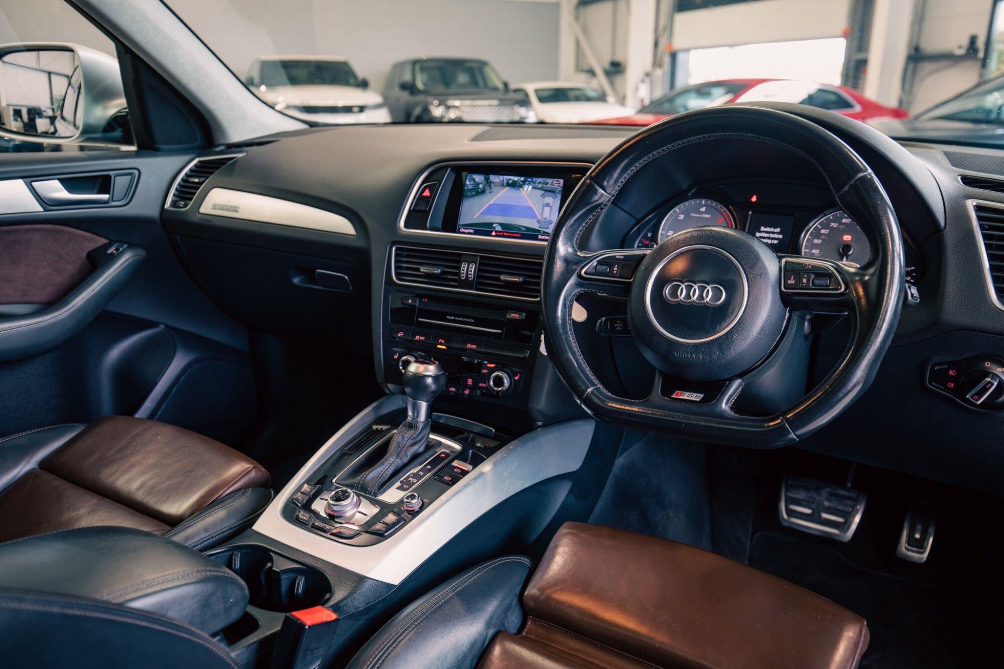 Audi SQ5 view 2