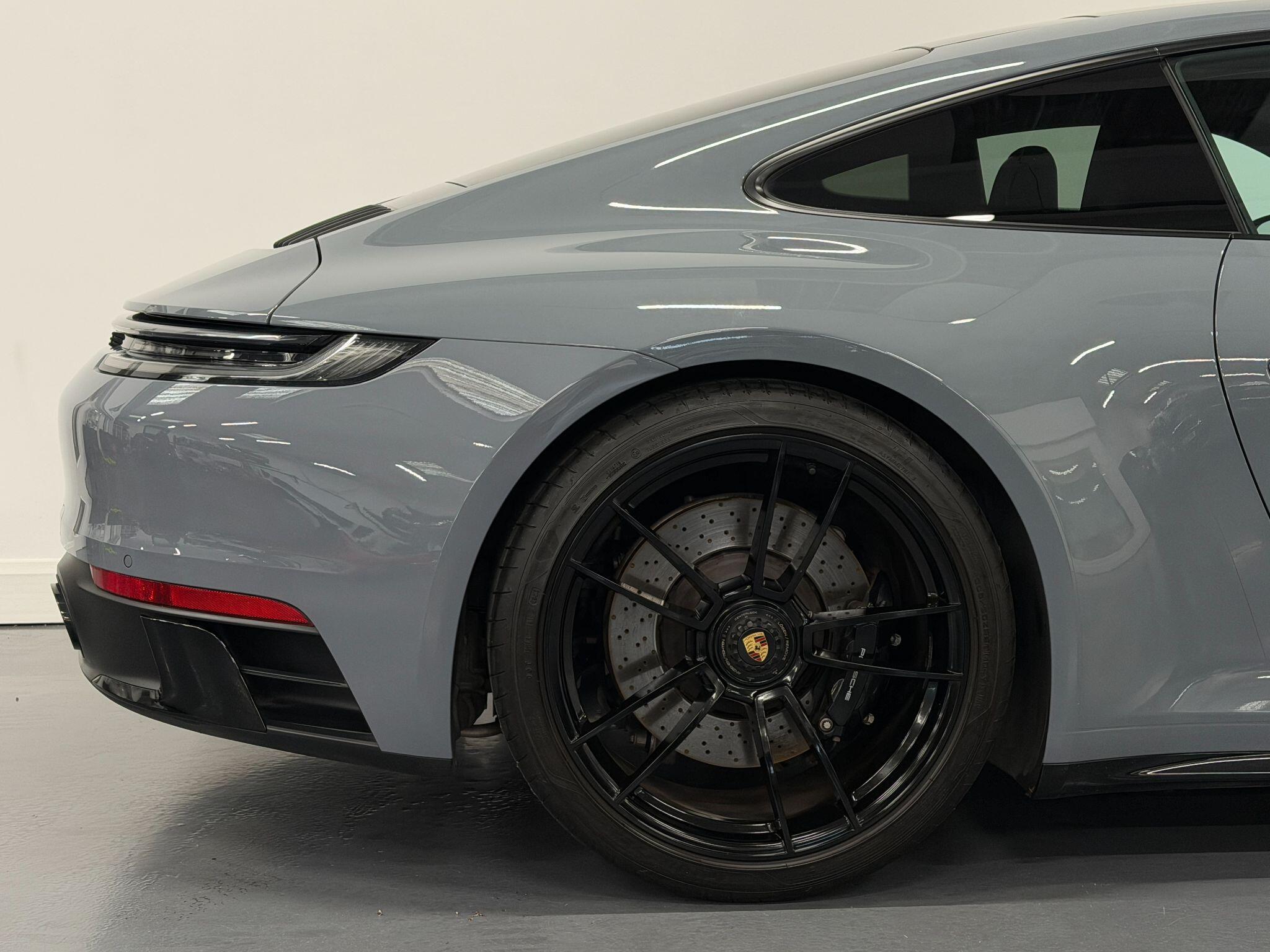Porsche 911 view 28