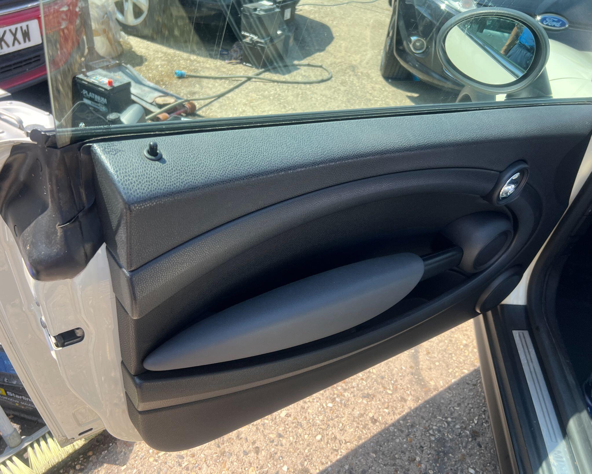 Mini Hatch view 13