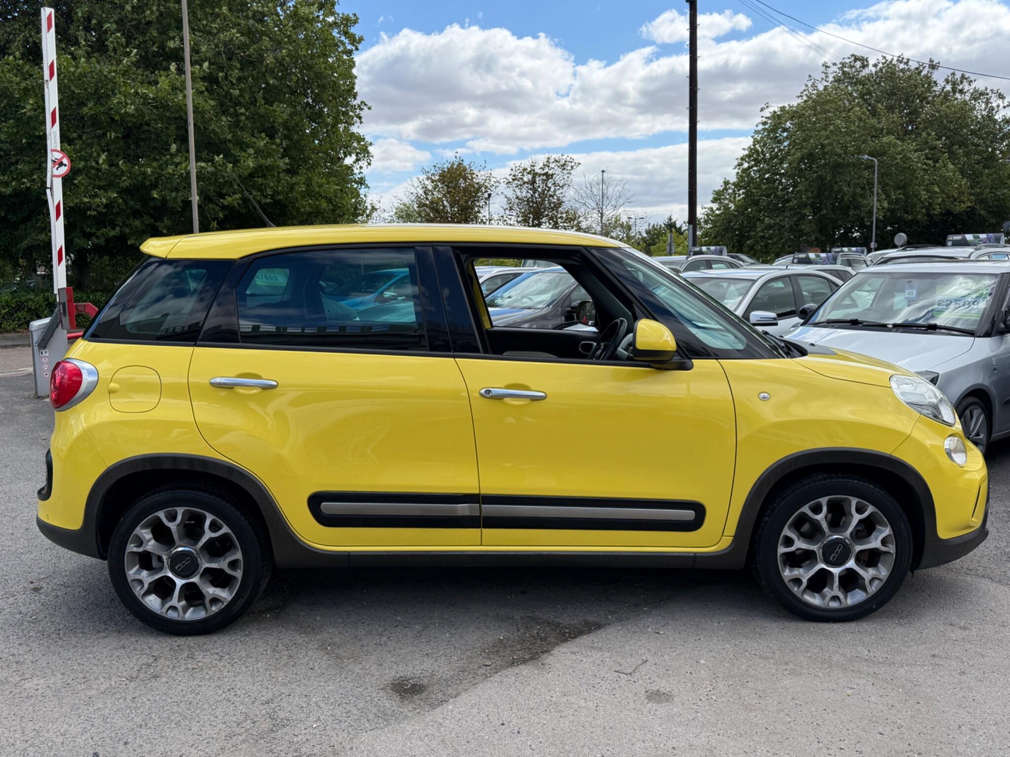 Fiat 500L - Image 19
