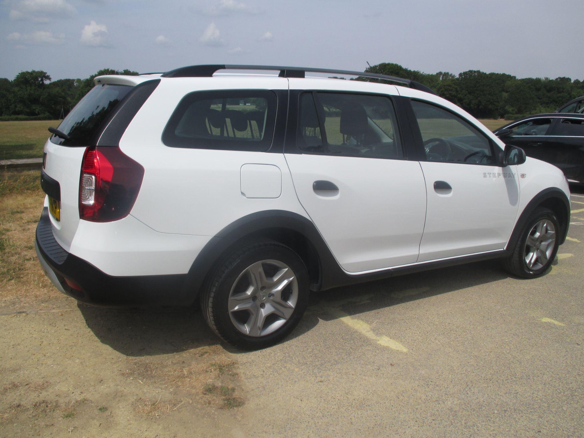 Dacia Logan MCV Stepway view 9