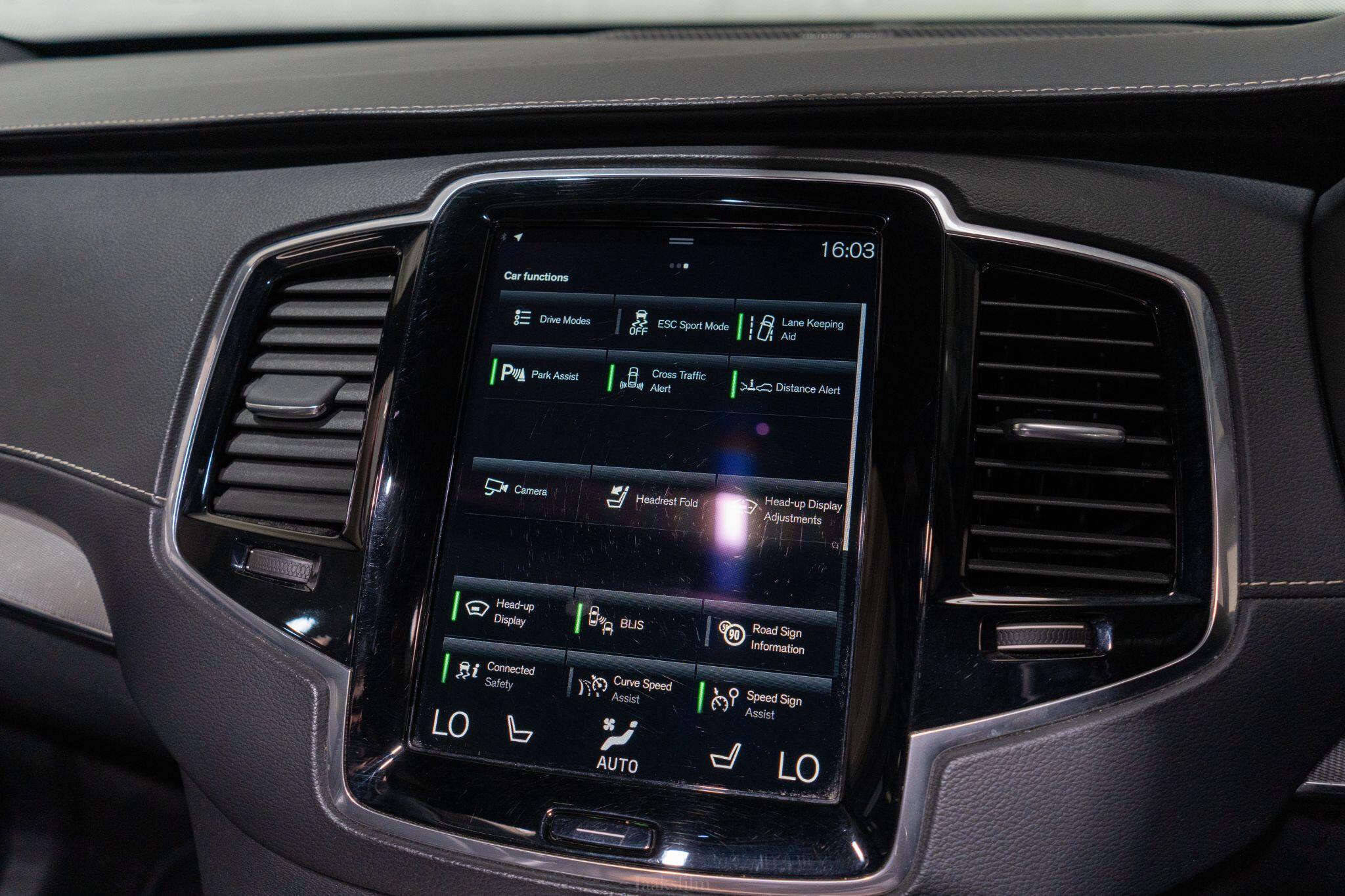Volvo XC90 view 29