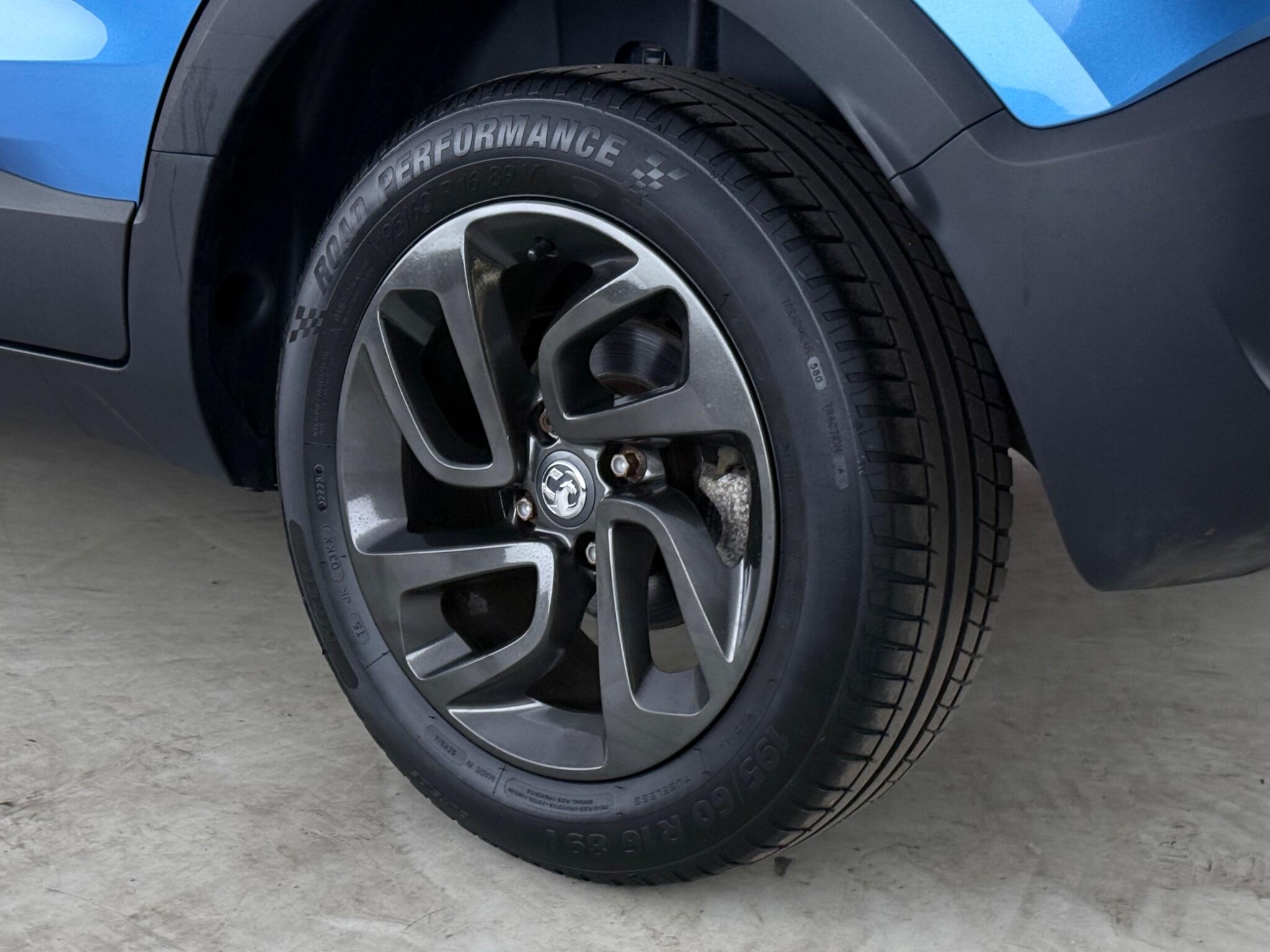 Vauxhall Crossland X view 8