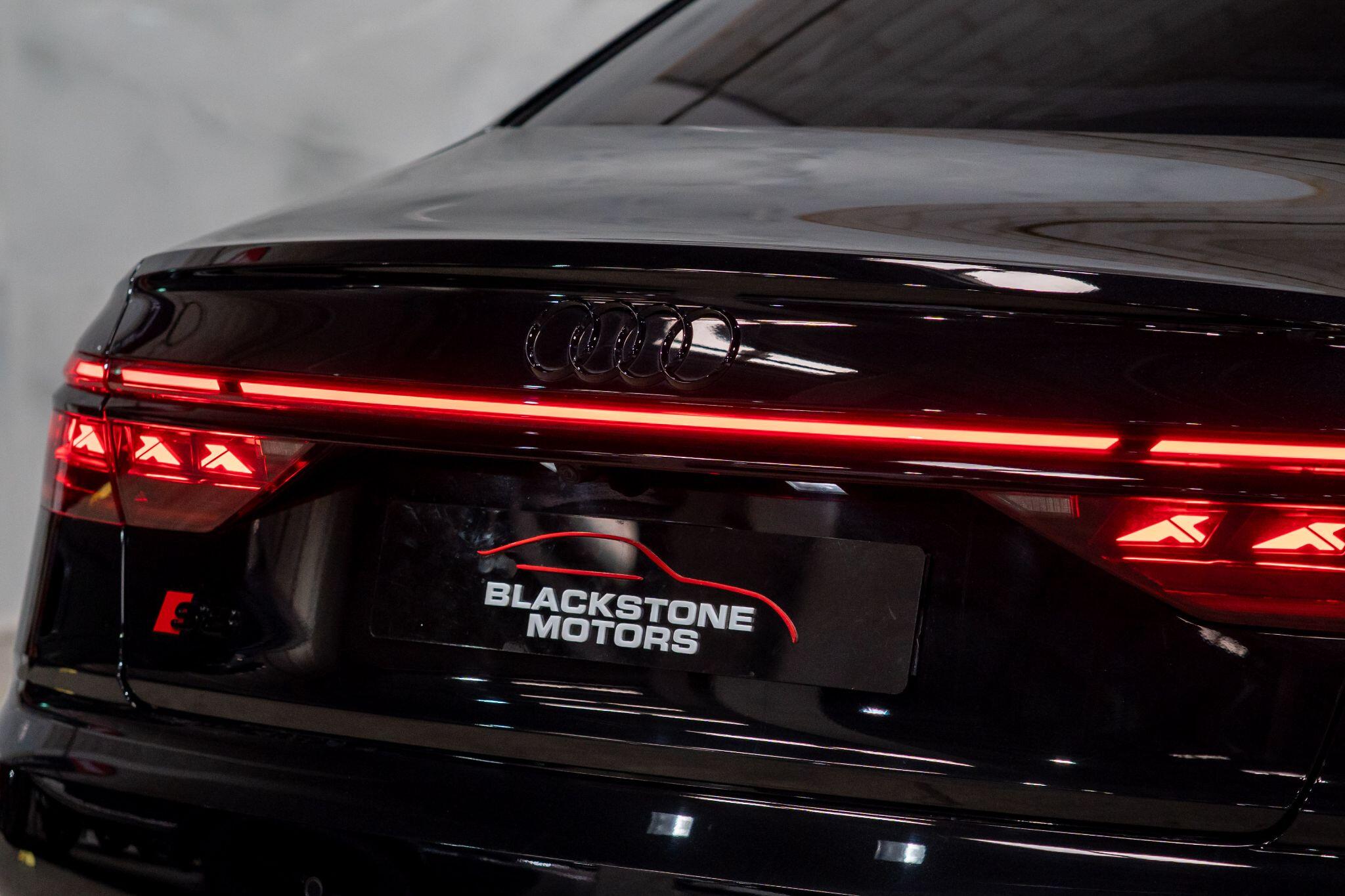 Audi S8 view 48
