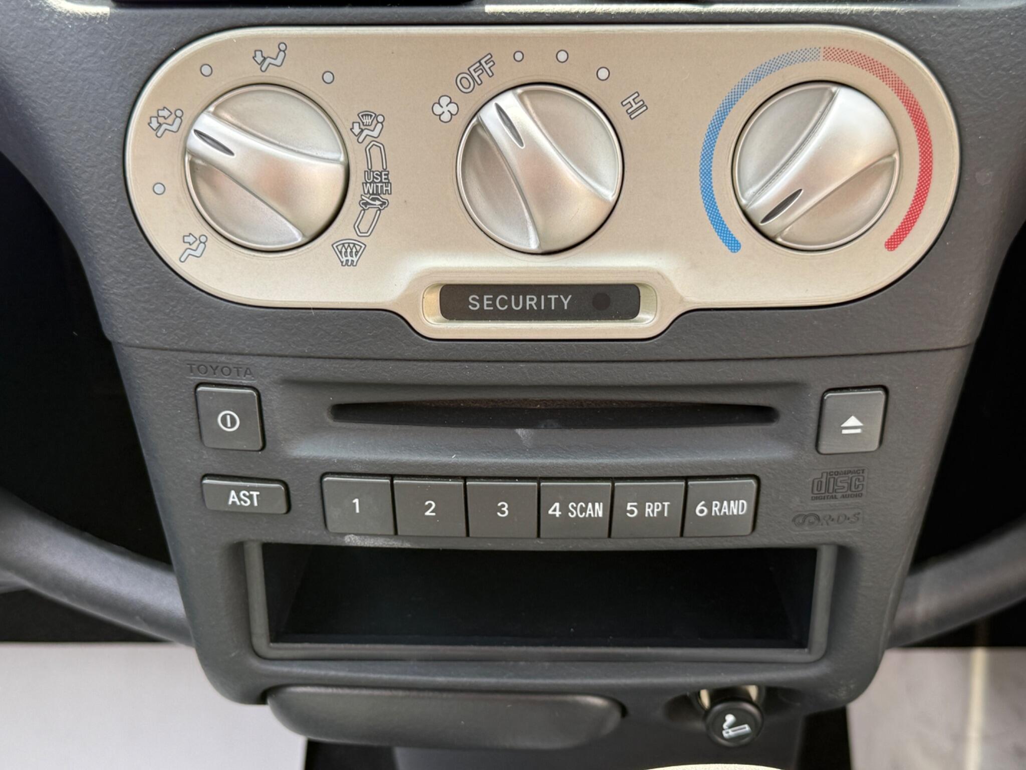 Toyota Yaris - Image 45