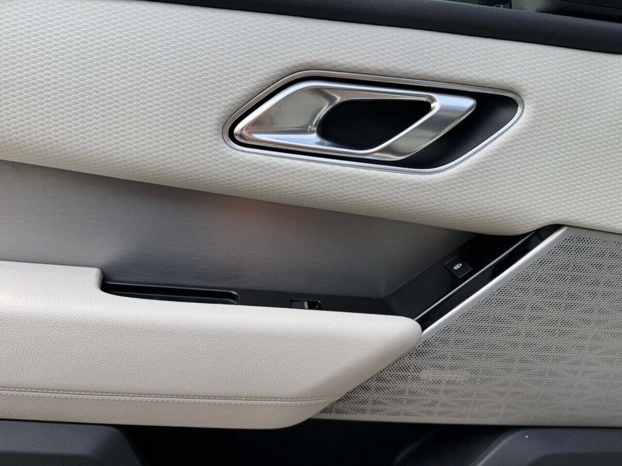 Land Rover Range Rover Velar view 27
