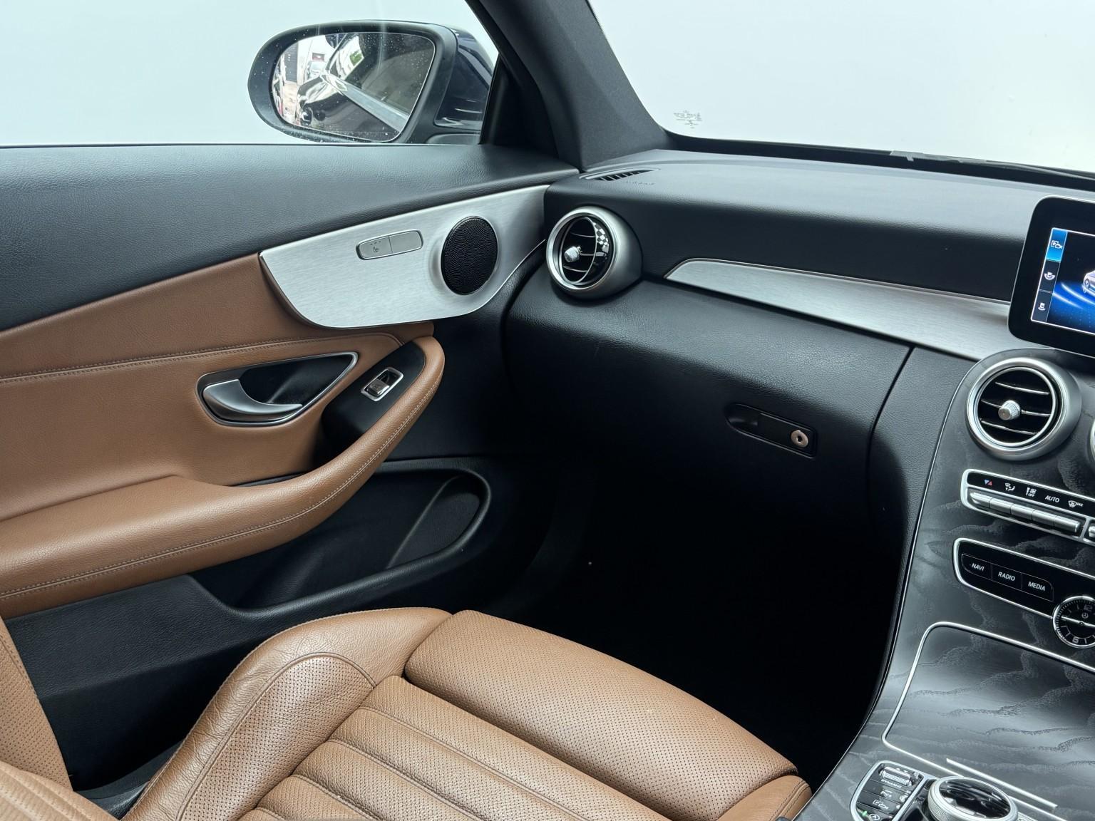 Mercedes-Benz C-Class view 37