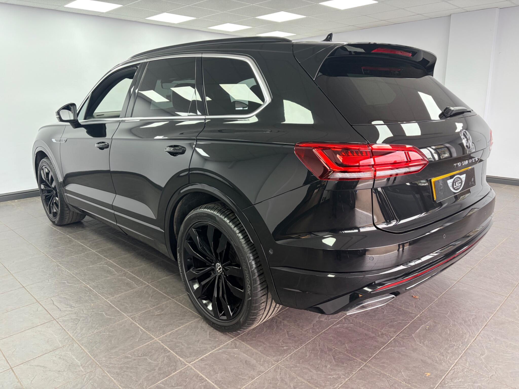 Volkswagen Touareg view 21
