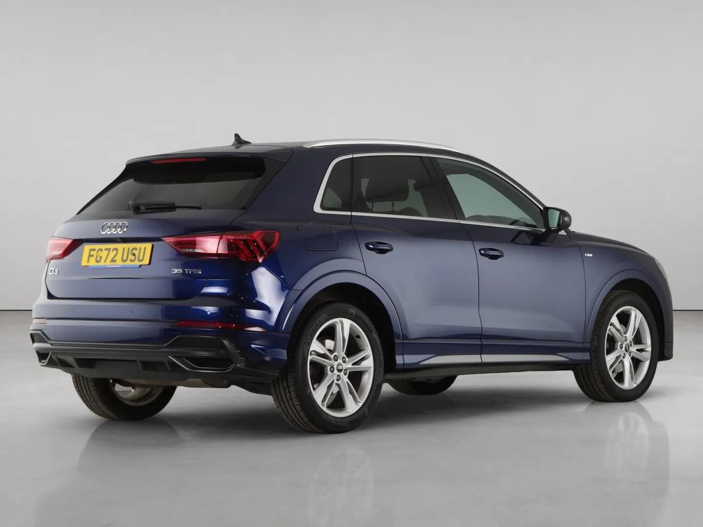 Audi Q3 view 8