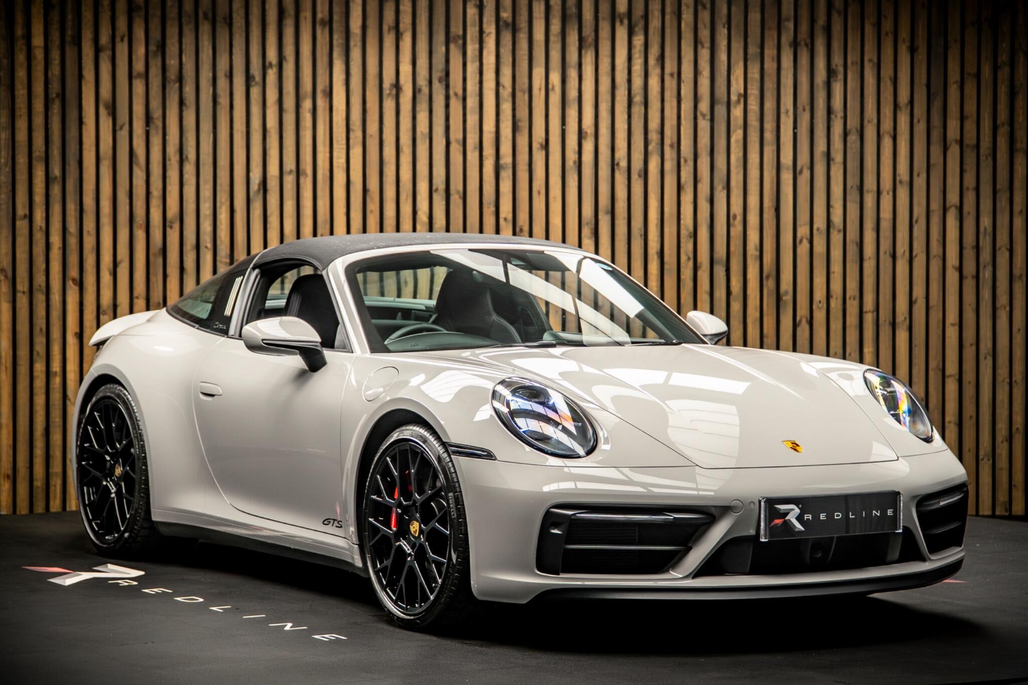Porsche 911 view 13