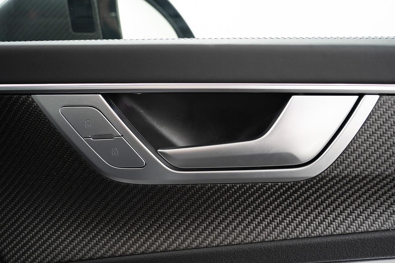 Audi RS6 view 16