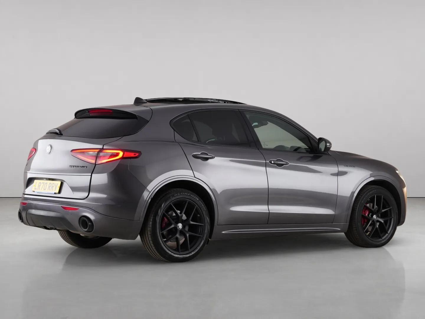 Alfa Romeo Stelvio view 8