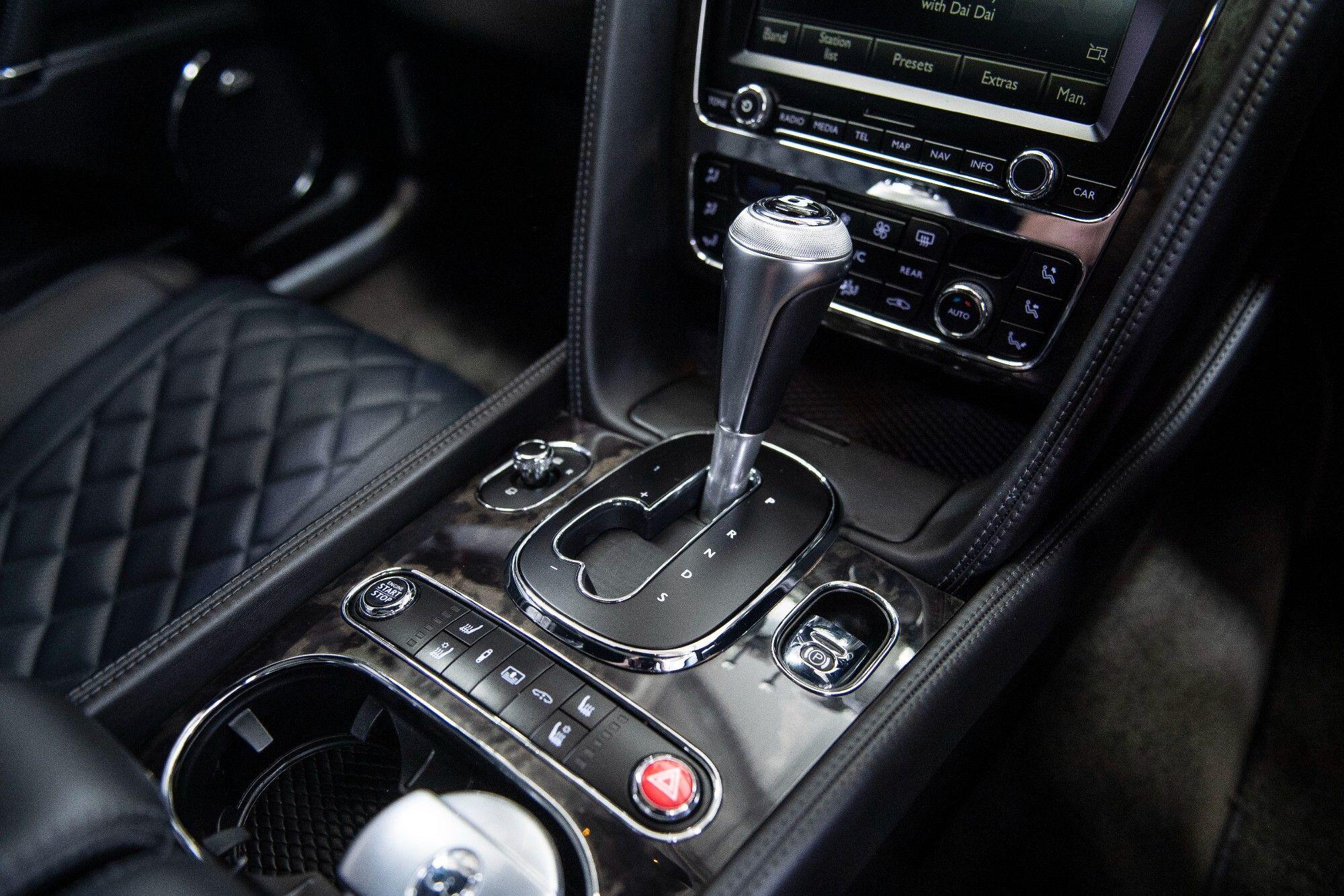 Bentley Flying Spur view 27