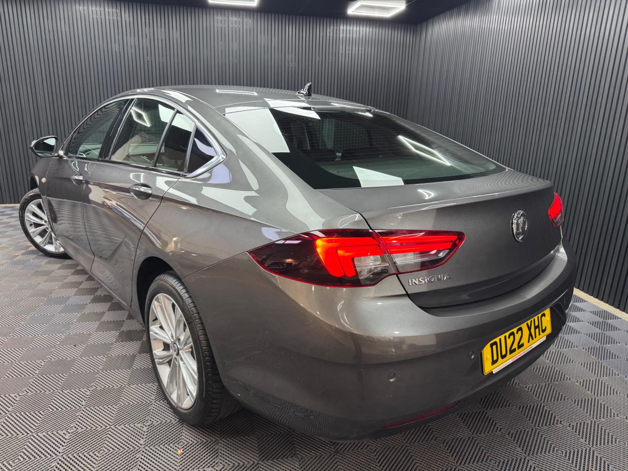 Vauxhall Insignia view 3