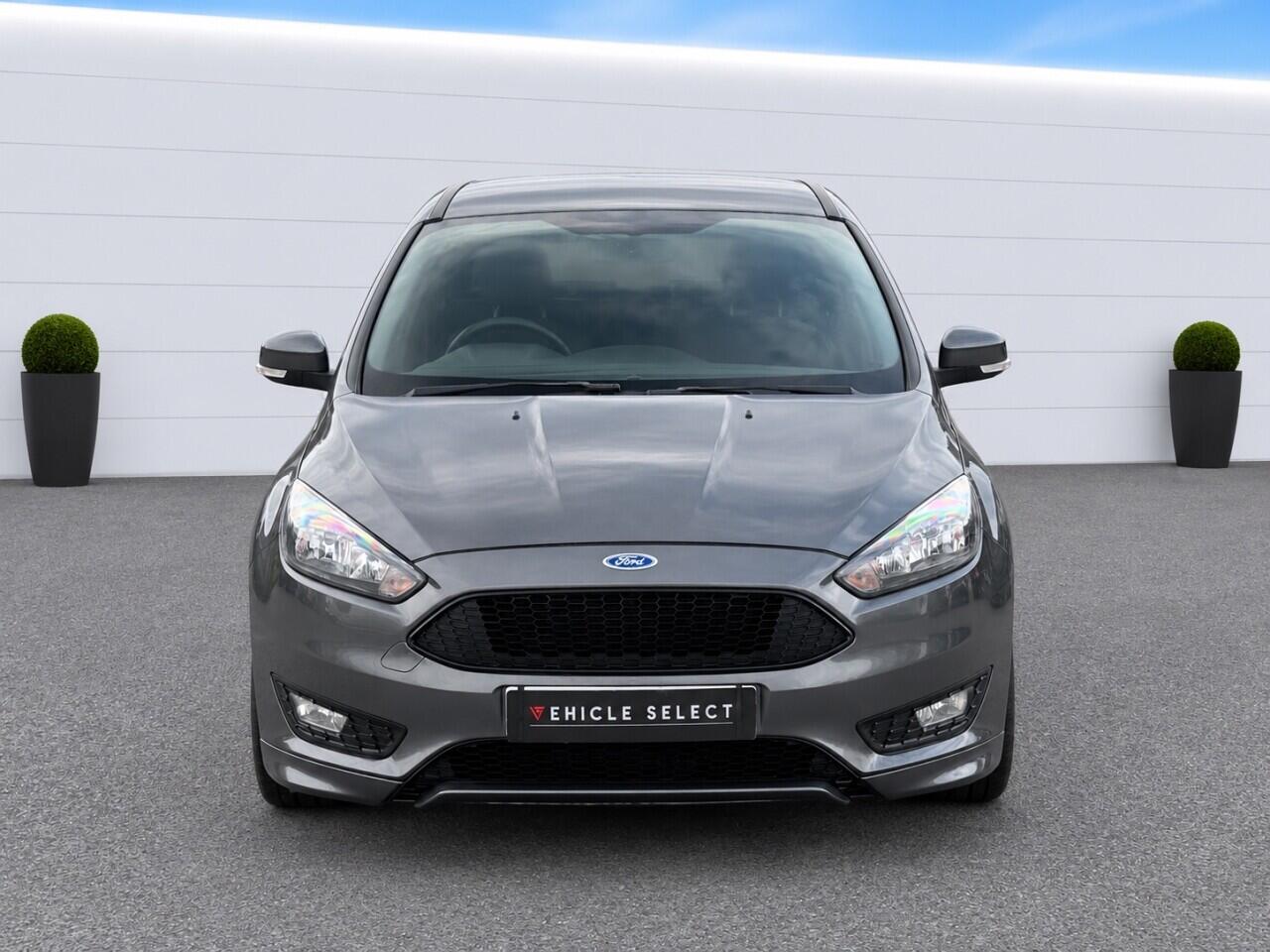 Ford Focus view 6