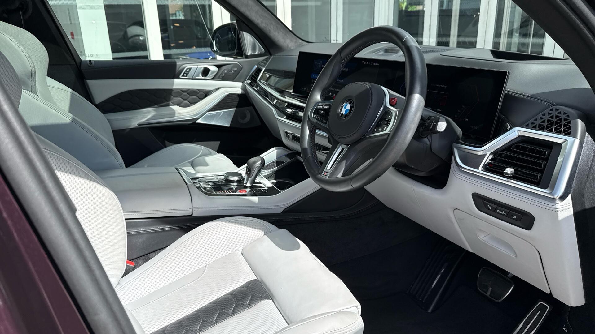 BMW X5 M view 6