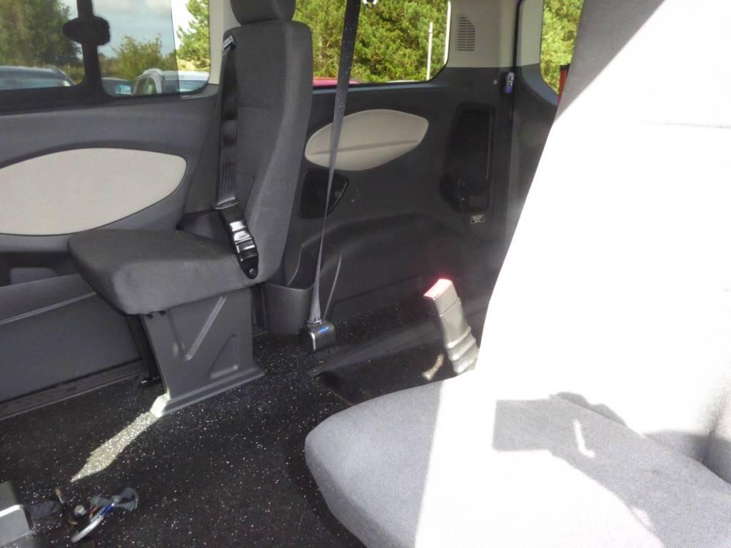 Ford Tourneo Custom view 9